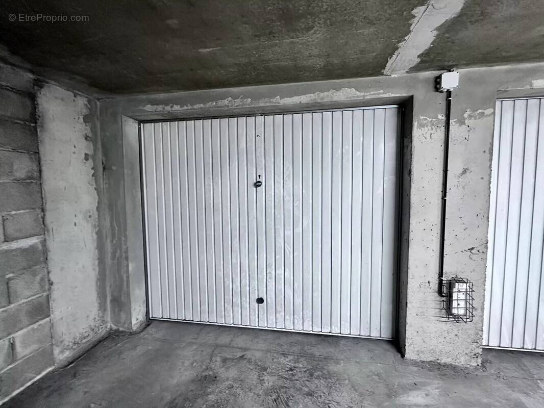 Parking à CANET-EN-ROUSSILLON