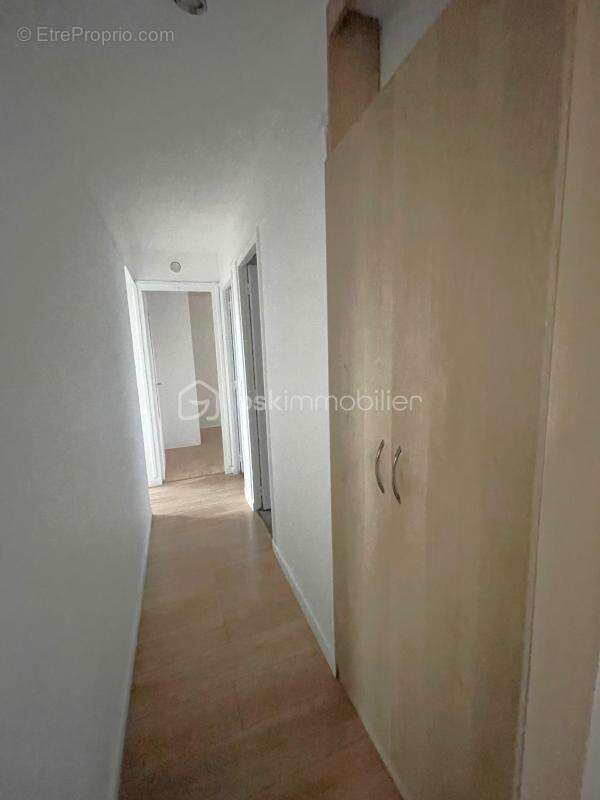 Appartement à LES CLAYES-SOUS-BOIS