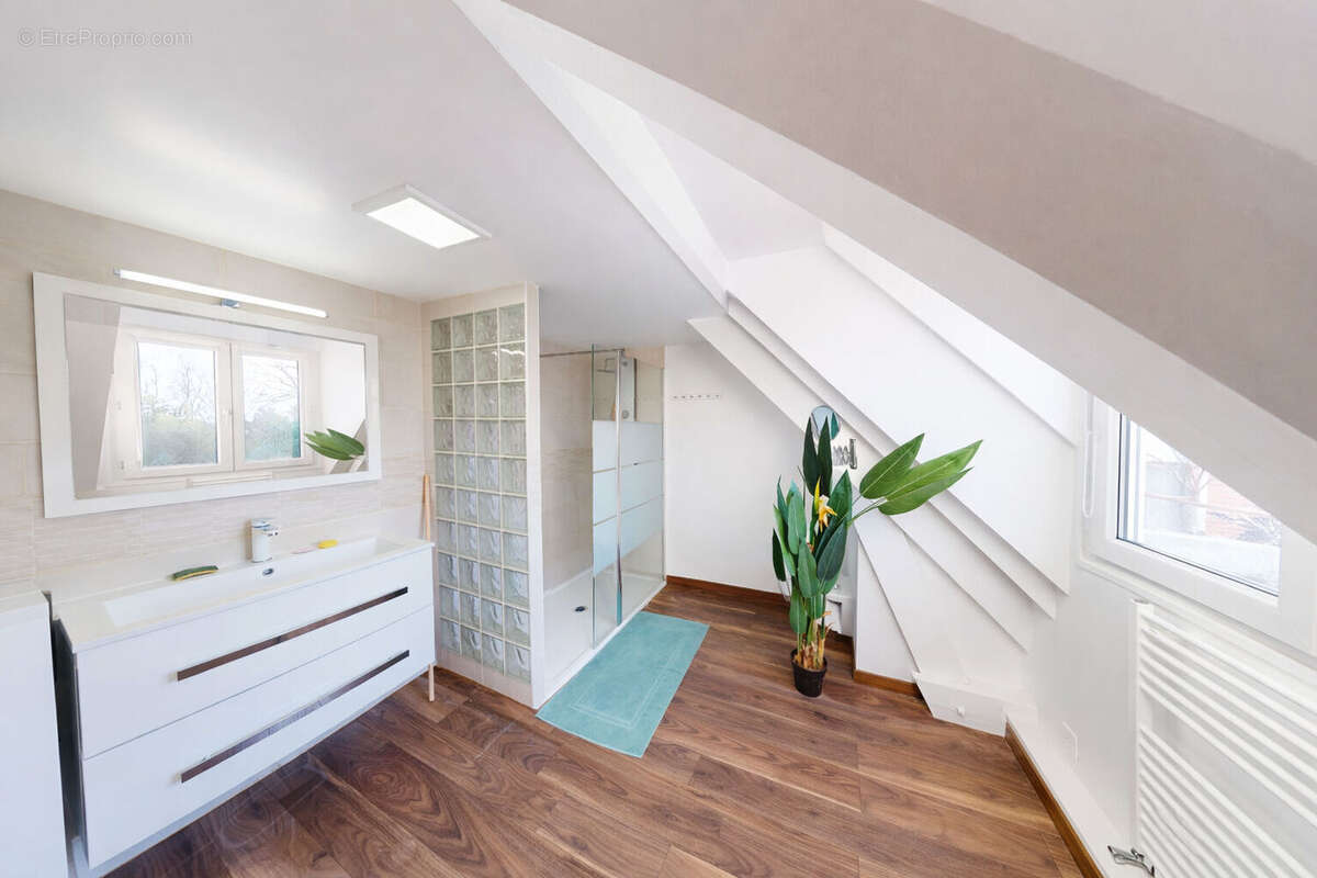 Maison familiale atypique avec piscine intérieure et espace bien-être - Torcy - photo 14