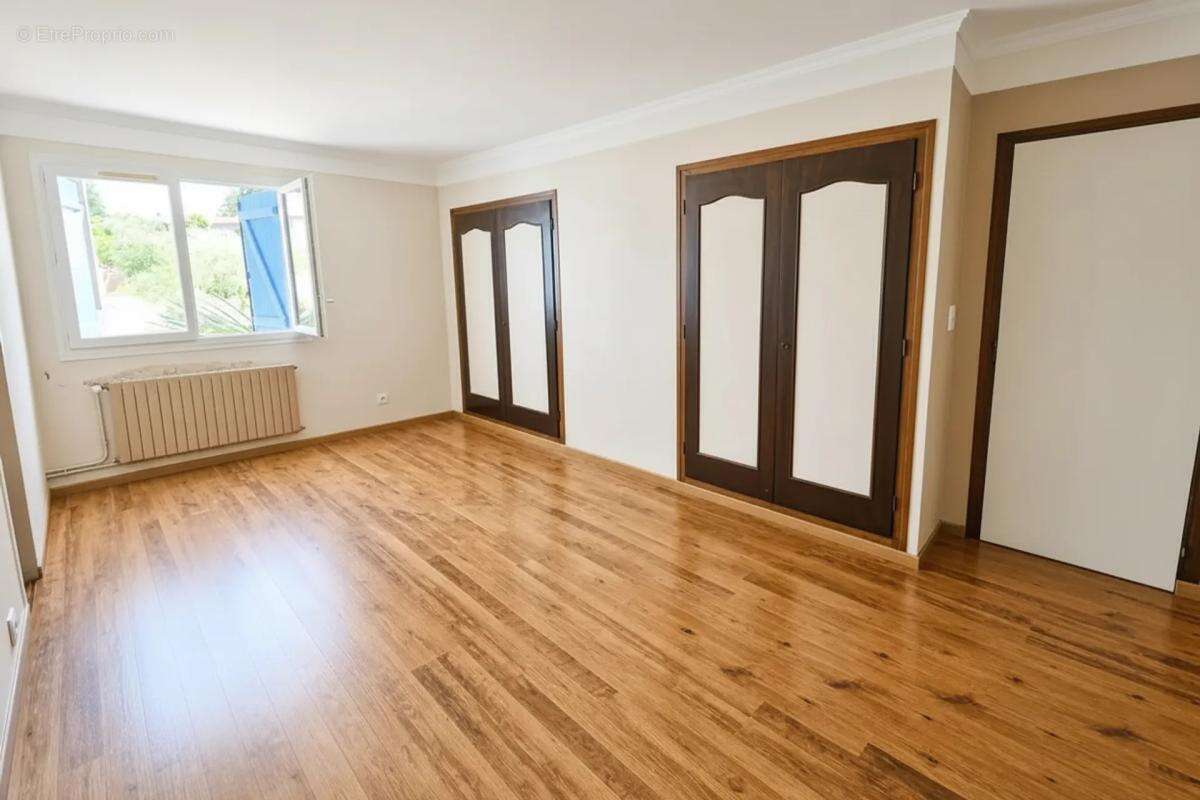 Maison de 8 pièces de 240 m² à Aureilhan - photo 18
