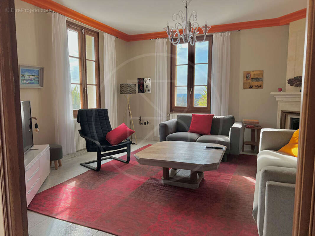 Maison à SAINT-EMILION