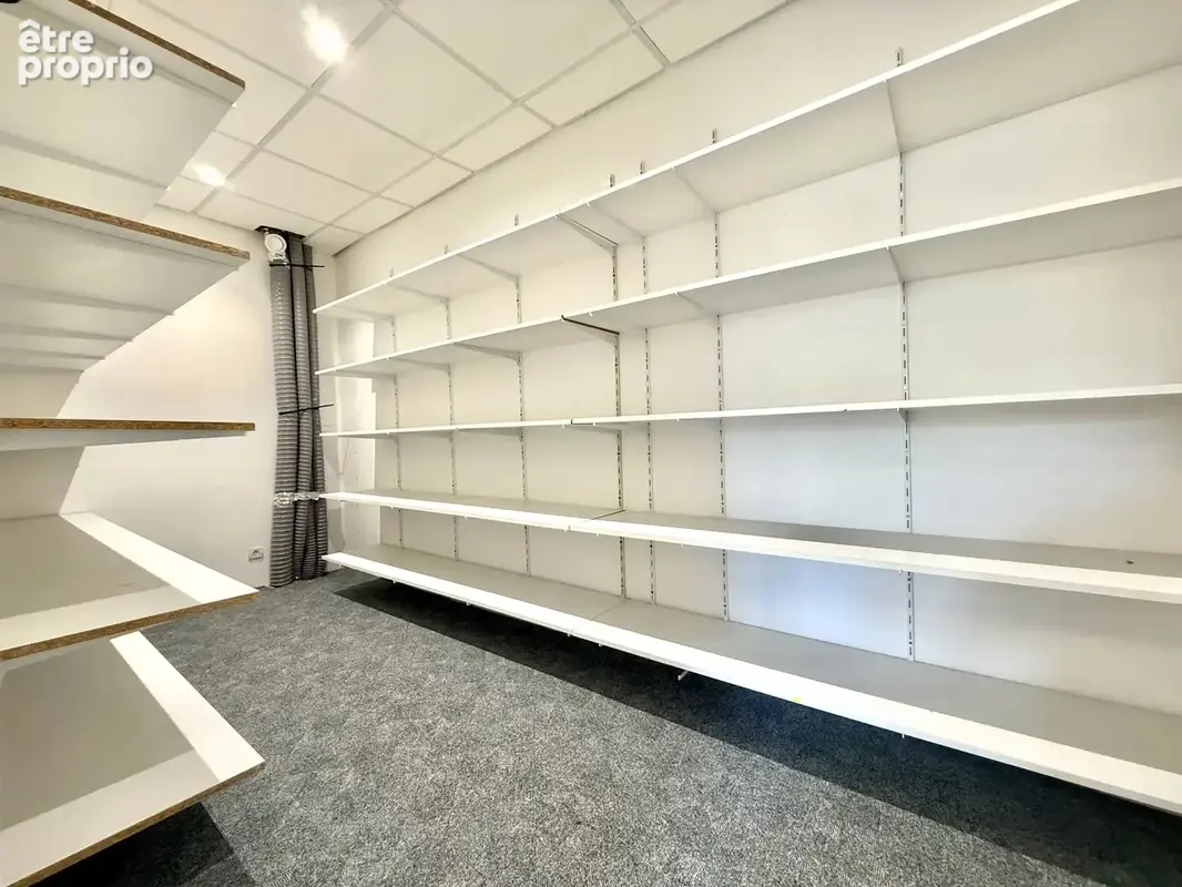 Local professionnel de 380 m2 avec Terrain et Parking - photo 13