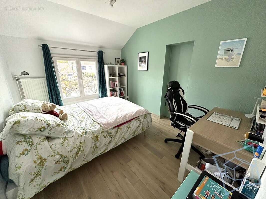 Maison à VOISINS-LE-BRETONNEUX