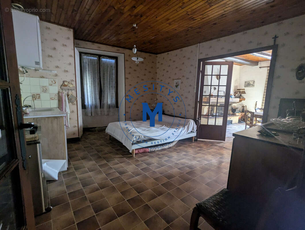 Maison à SAINT-ROMAIN-LACHALM