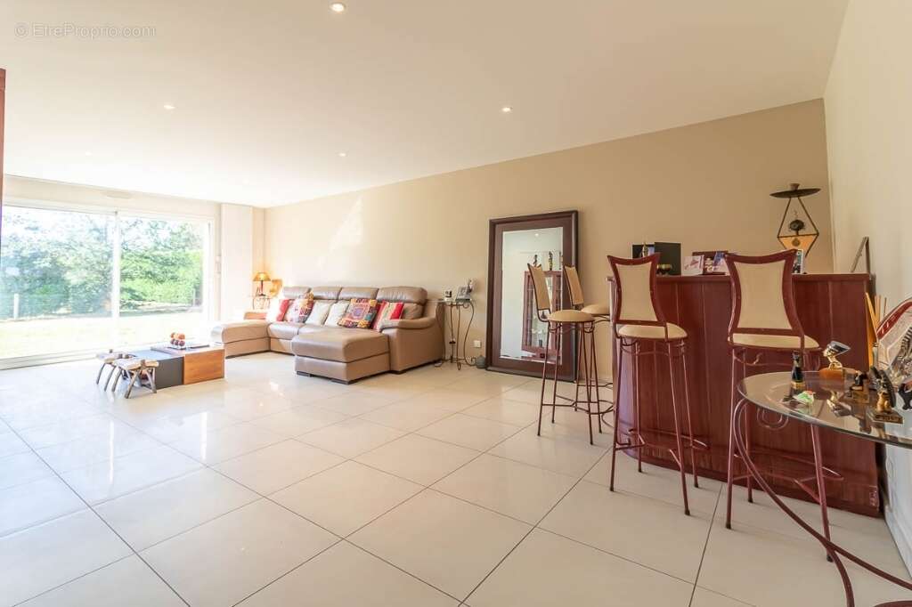 Maison à SELLES-SAINT-DENIS