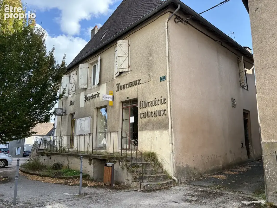Coussac Bonneval immeuble - ancien magasin et appartement F3 - photo 16