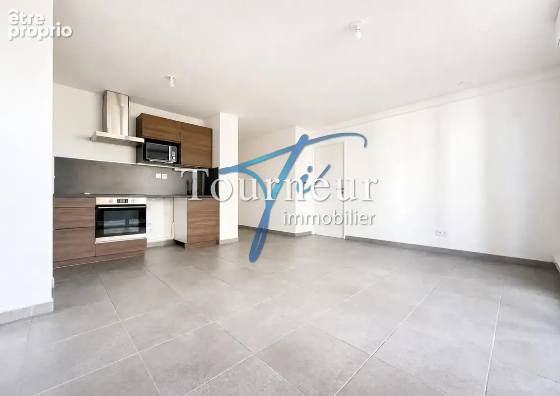 Le castellet standing 2020 beau t2 dernier etage ascenseur vue degagee - photo 3