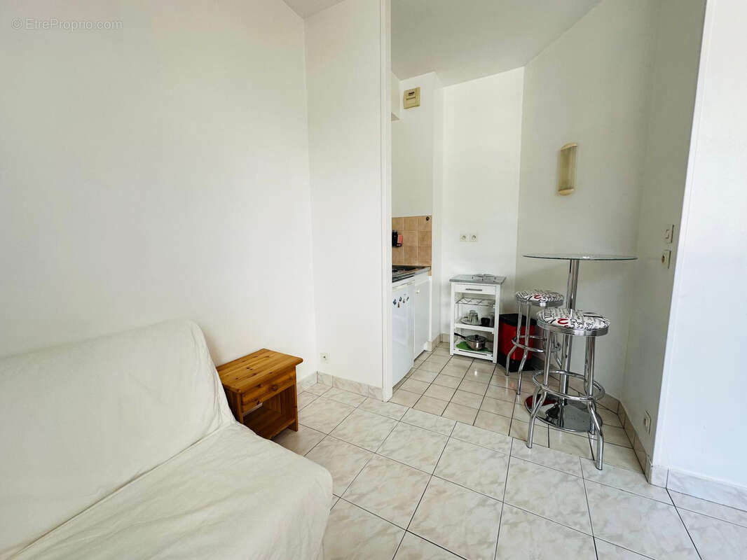 A vendre studio libre tours gare - photo 2