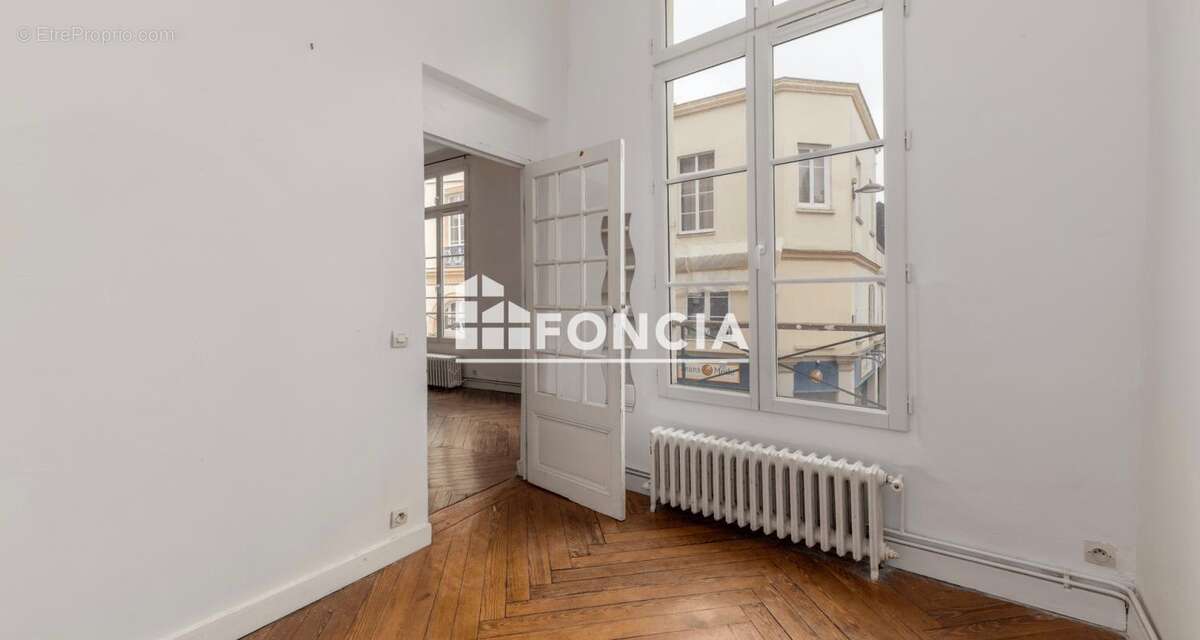 Emplacement Phare - Place des Carmes - photo 2