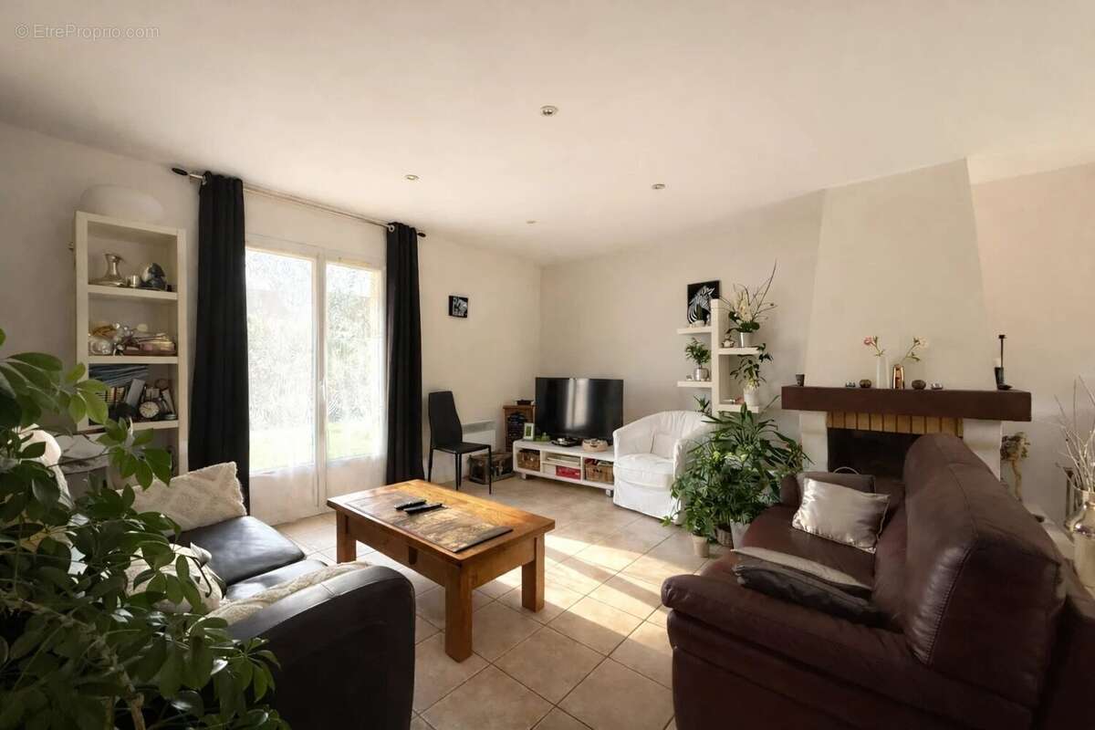 Maison à OLLAINVILLE