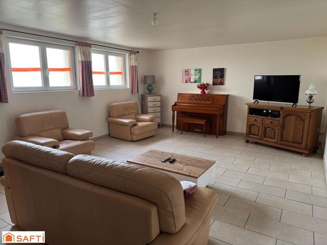 Photo 2 - Maison à MAIGNELAY-MONTIGNY
