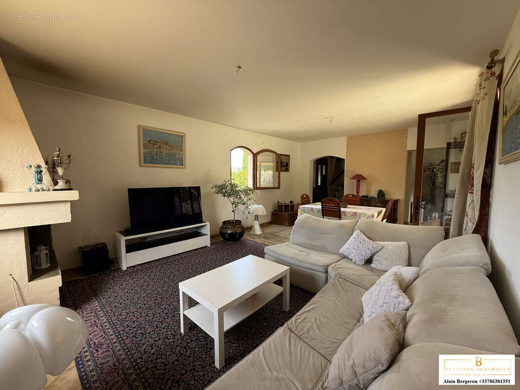 Maison à SAINT-CEZAIRE-SUR-SIAGNE