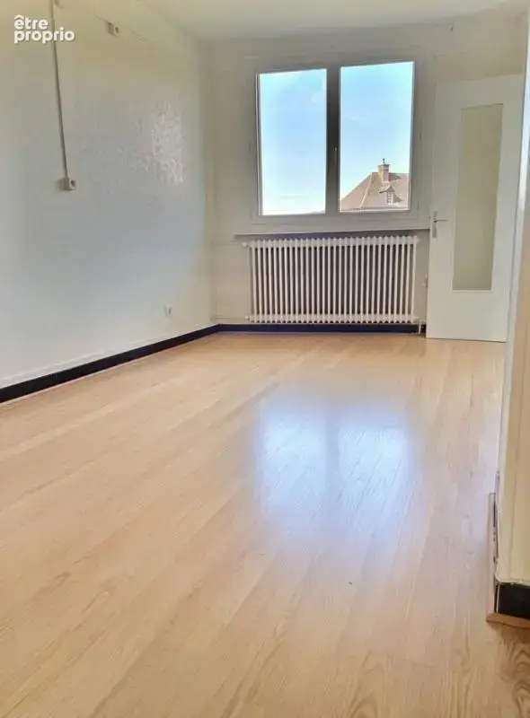 Appartement 112 m² Hyper-centre de Verneuil 3 chambres séjour double  2 parkings - photo 8