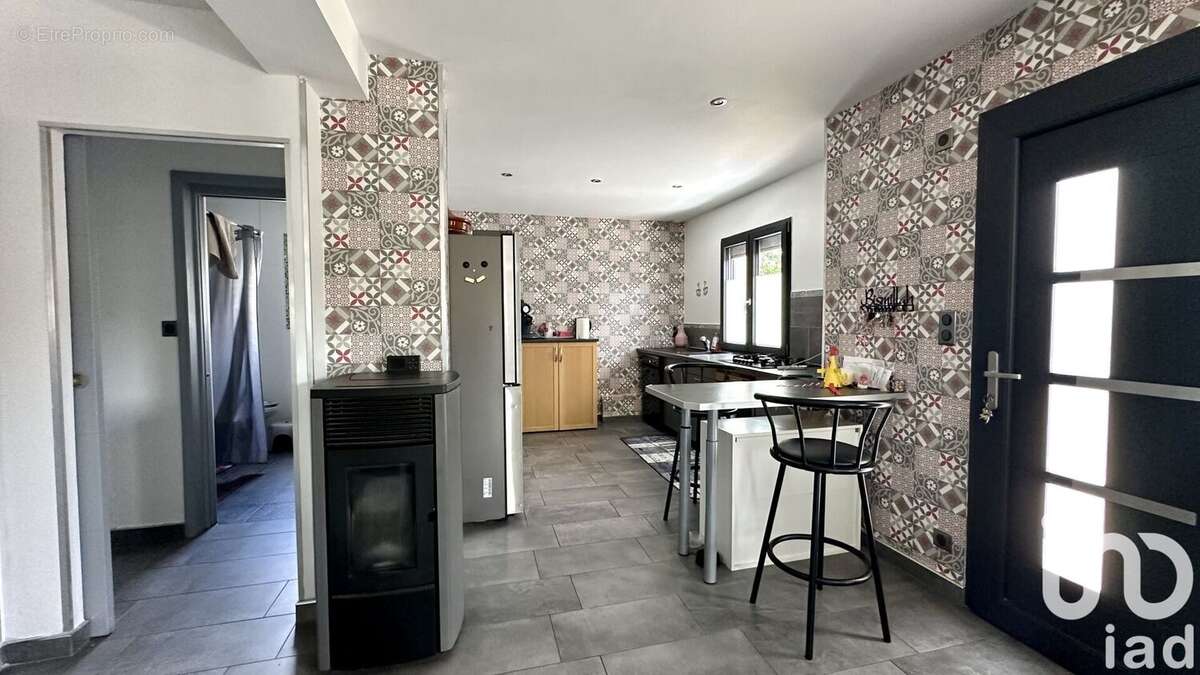 Photo 2 - Maison à ROCHE-LEZ-BEAUPRE