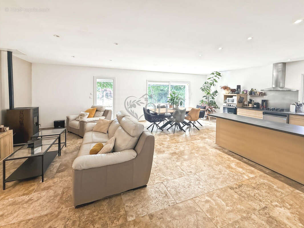 Maison 91 m² à Uzes  - photo 4