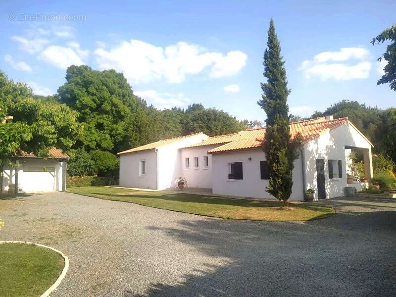 Maison à VOUILLE