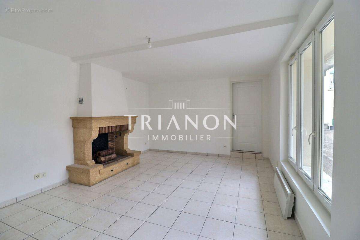 Bel appartement 3 pièces en plein cœur de ville avec parking et cave - photo 2