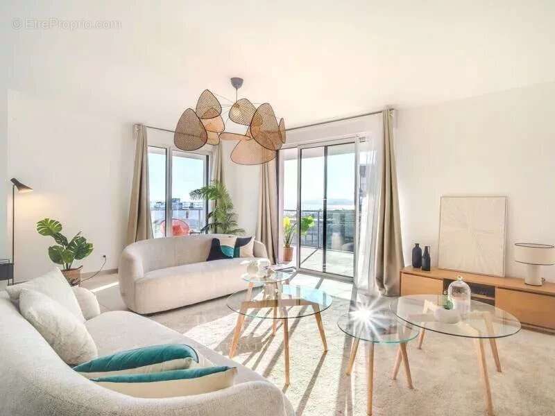 Appartement à SAINT-LAURENT-DU-VAR