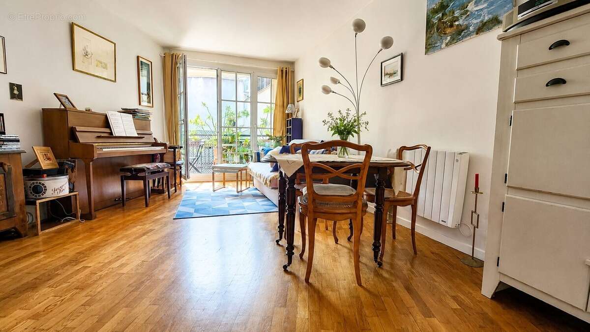 Appartement à CHARENTON-LE-PONT