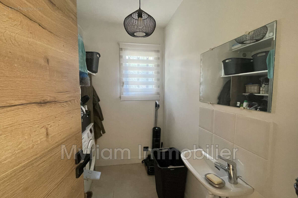 Maison à SAINT-CEZAIRE-SUR-SIAGNE