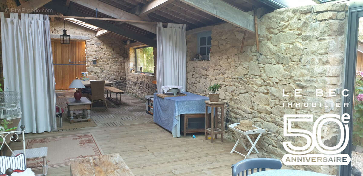 Maison 257 m² à Surzur  - photo 7