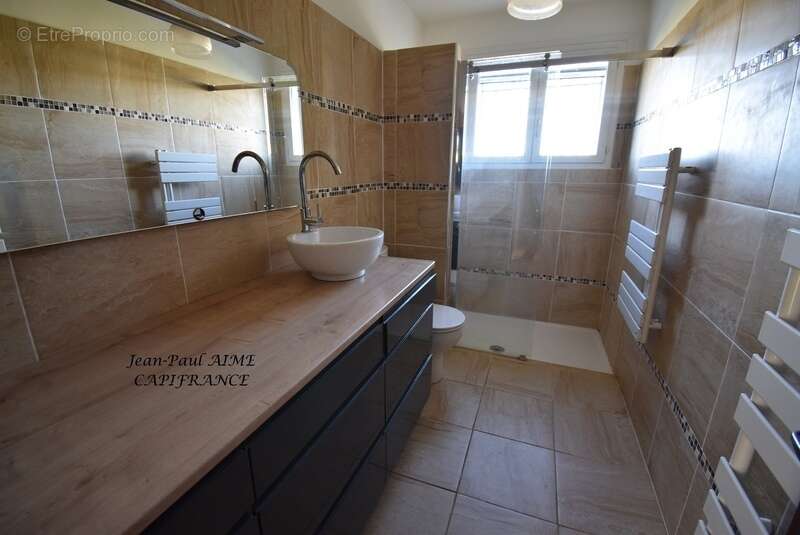 Maison à SAINT-JULIEN-DE-PEYROLAS