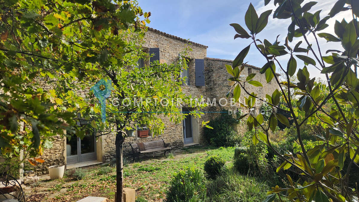 Dept 84 - Gordes - Belle bâtisse au calme - 164 m2 de surface habitables + dépendance à aménager et grenier su - photo 2