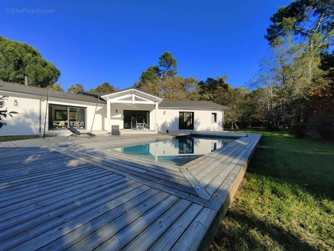 Maison à CABANAC-ET-VILLAGRAINS