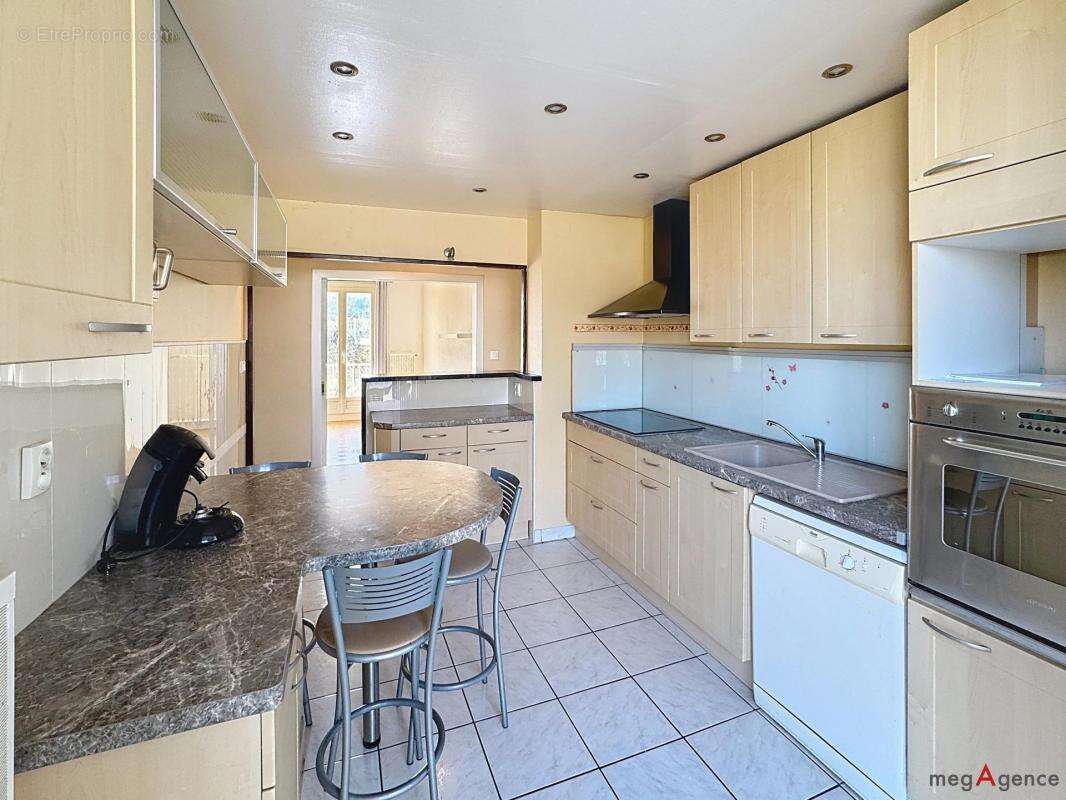 Appartement à LE PONT-DE-CLAIX