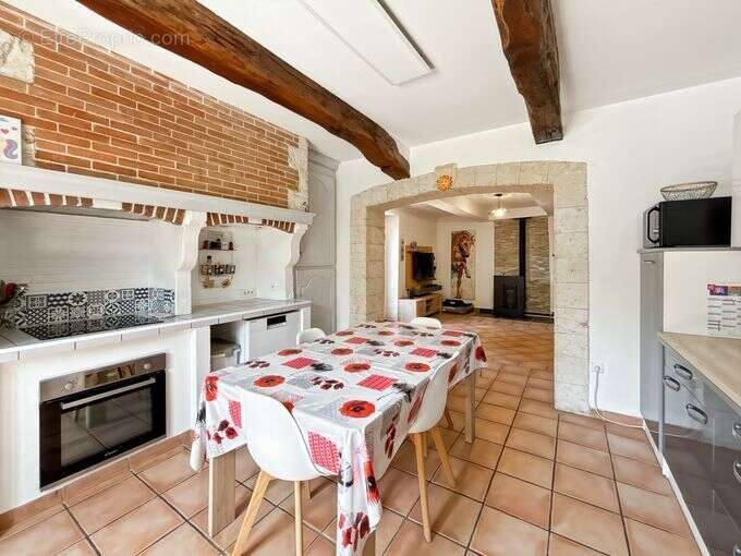 Non loin de FLEURANCE, village avec écoles, maison de charme habitable de plain pied avec jardin - photo 5
