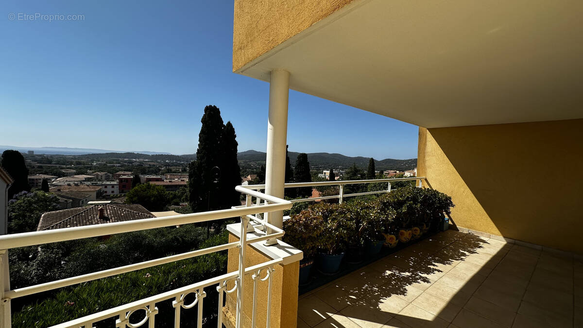 Appartement à BORMES-LES-MIMOSAS