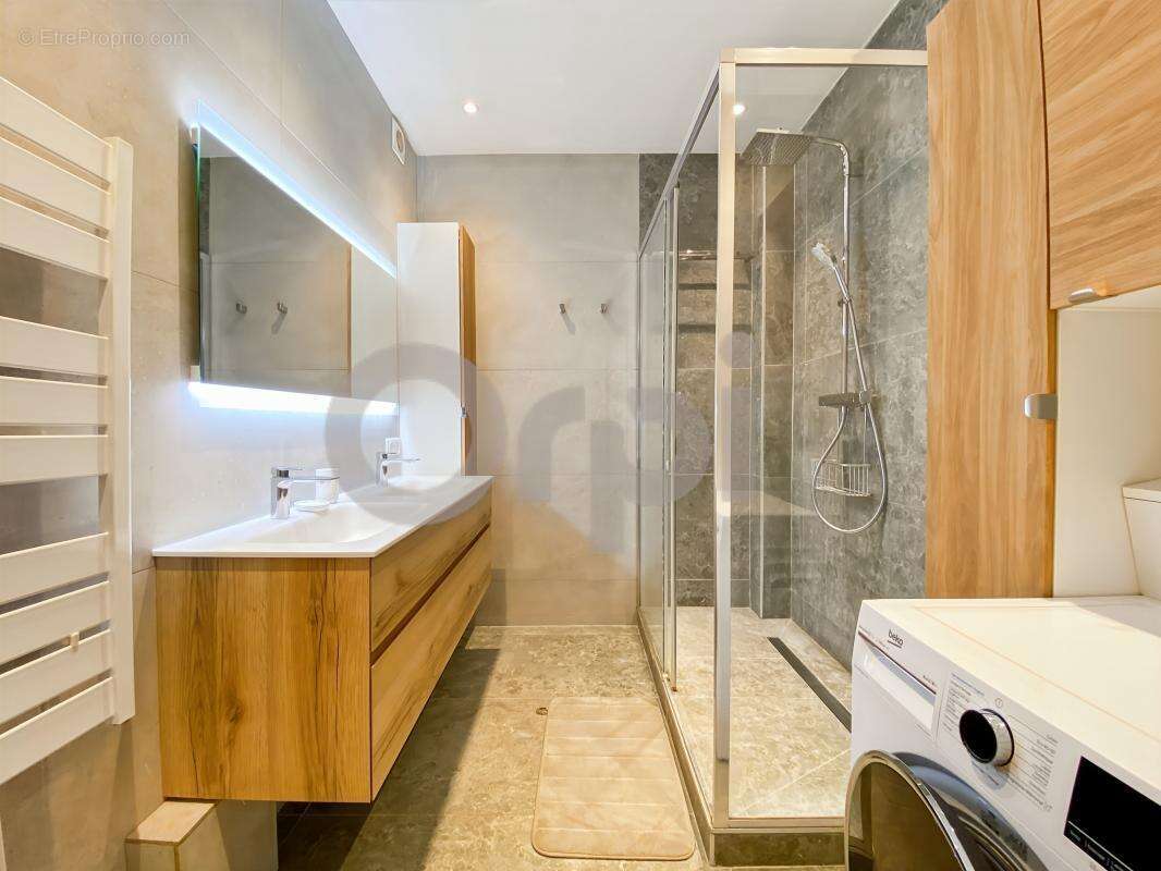 Appartement à PARIS-20E