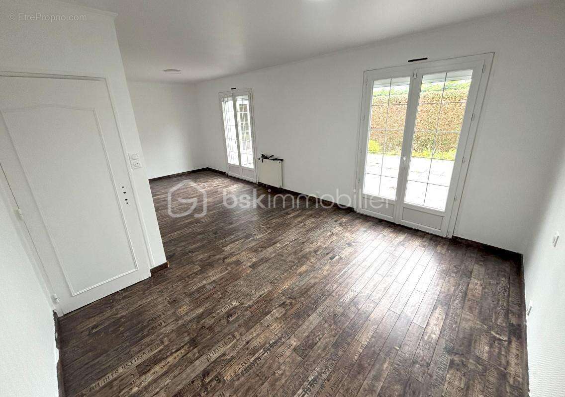 Maison à SAINT-QUENTIN-LA-MOTTE-CROIX-AU-BAILLY