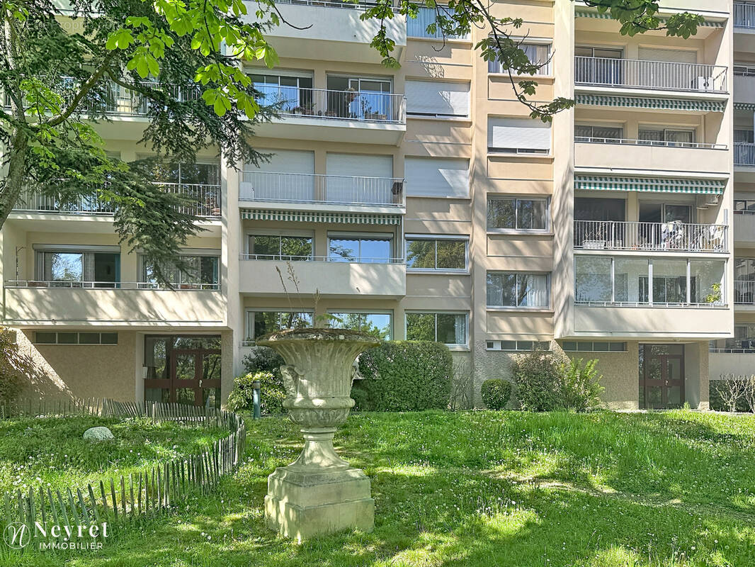 Appartement à SAINT-GENIS-LAVAL