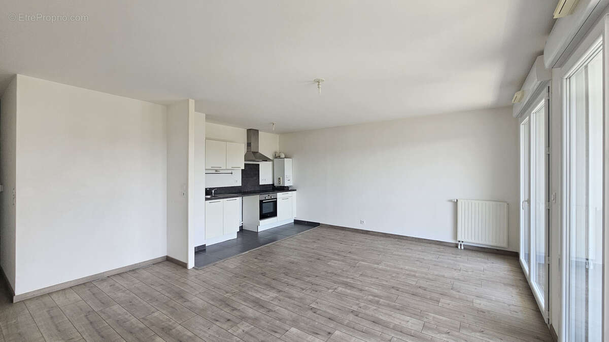 Situation idéale pour cet appartement (73 m2) récent, avec terrasse et stationnement. - photo 6