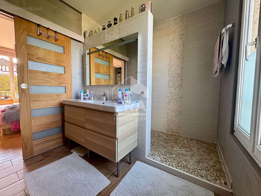 Maison à COMBS-LA-VILLE