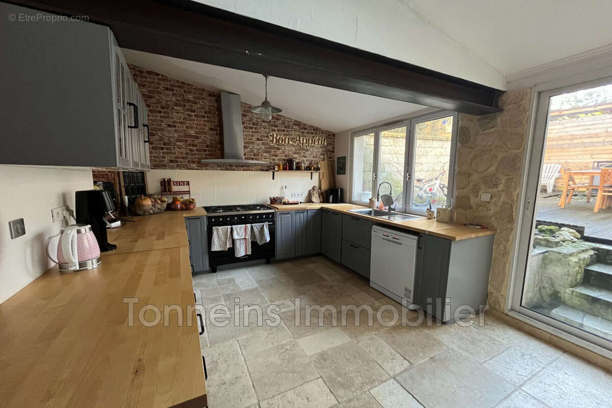 Maison à CHATEAUNEUF-SUR-CHARENTE