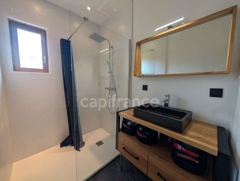 Appartement à DRUMETTAZ-CLARAFOND