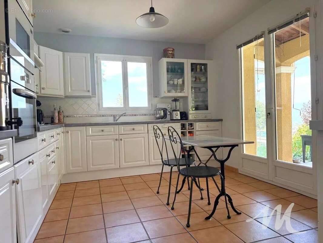 Belle maison  à Montmeyan, avec piscine, garage et 4 chambres! - photo 18