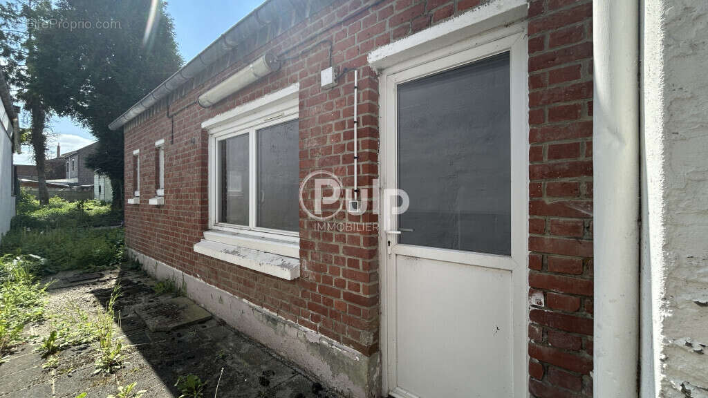 Immeuble de rapport. Maison et commerce - photo 8