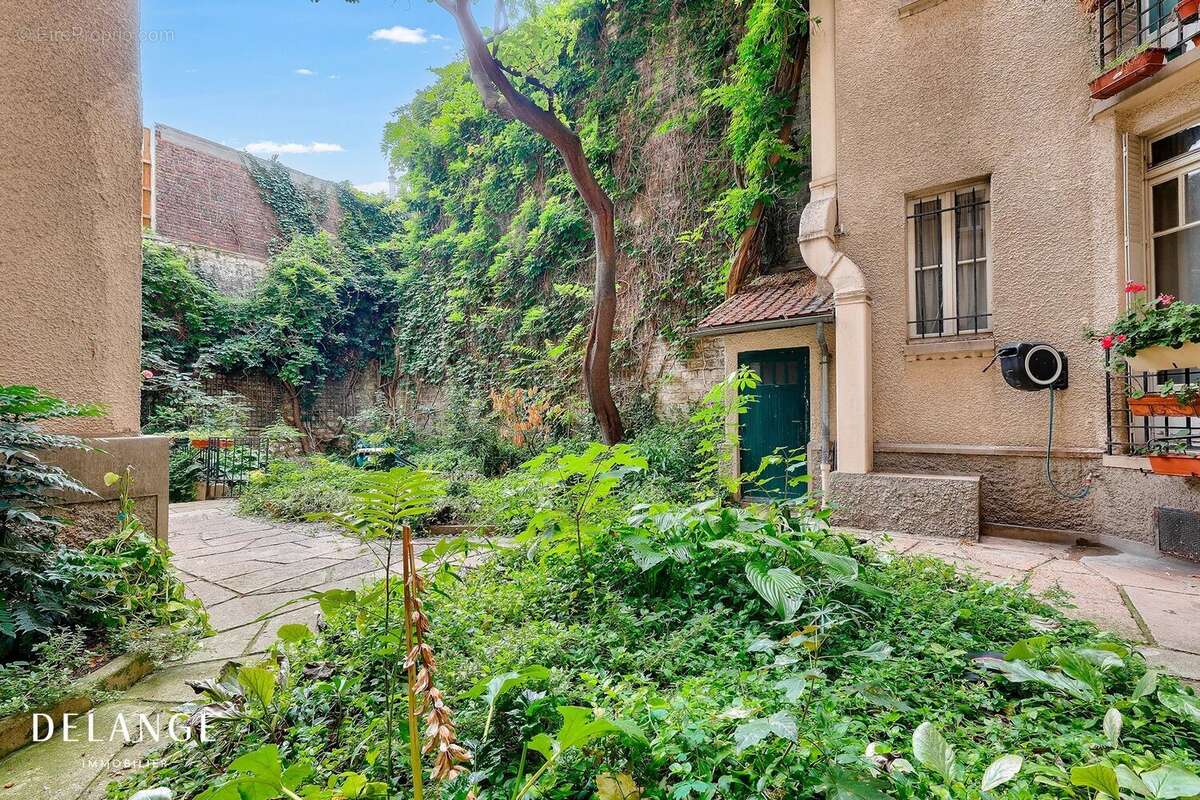 Appartement à PARIS-14E