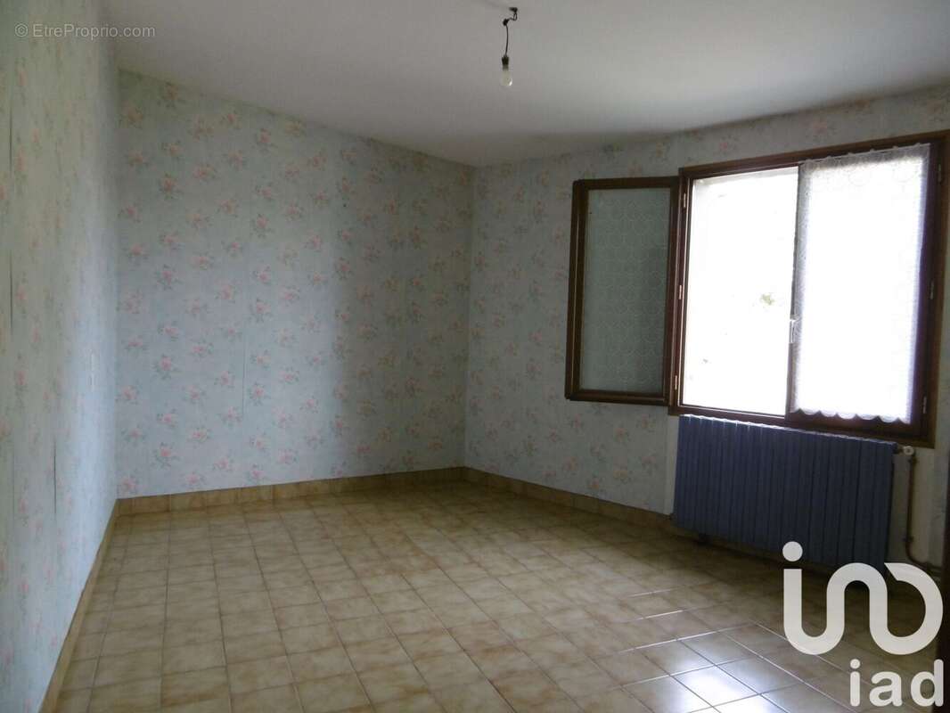 Maison 64 m² à Adriers  - photo 5