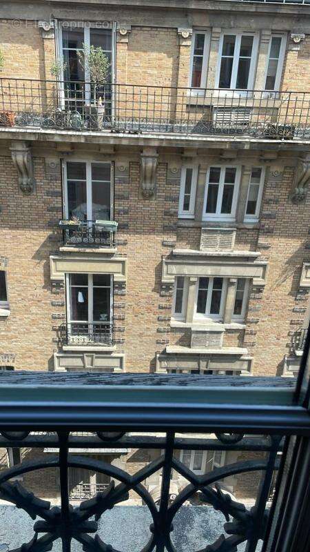 Appartement à PARIS-16E