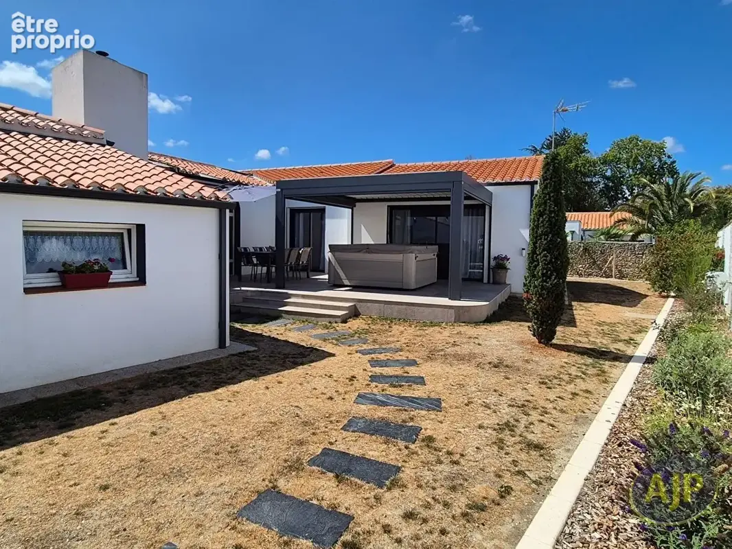 Centre ville Challans 192 m2 / 3 chambre / 2 garages / terrain 1000 m² - photo 3