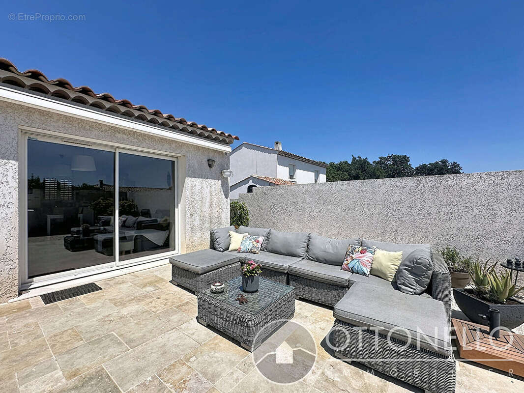 Maison à ROQUEBRUNE-SUR-ARGENS