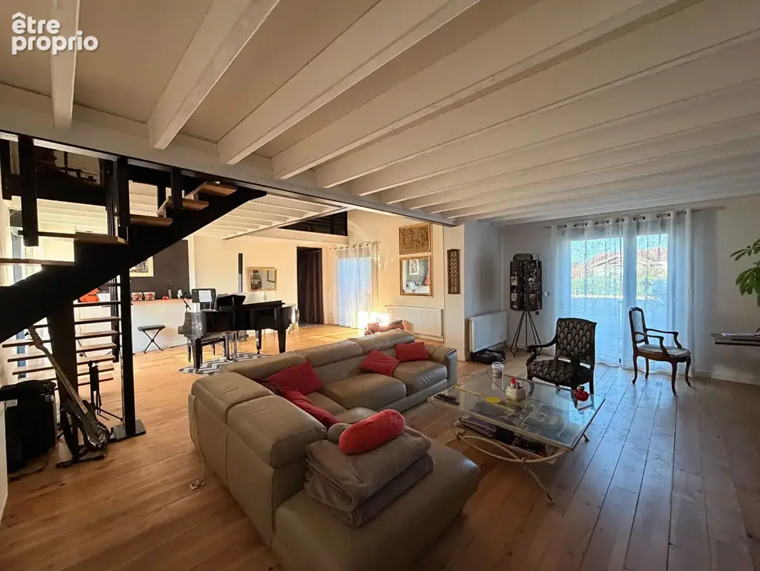 Maison familiale, 5 chambres (possibilité 7) double garages sur 5800 m² de terrain - photo 7