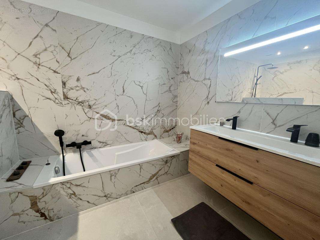 Maison à SAINT-CHRISTOPHE-LA-COUPERIE