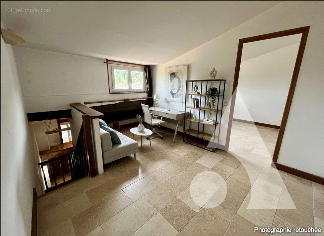 Appartement à COTIGNAC