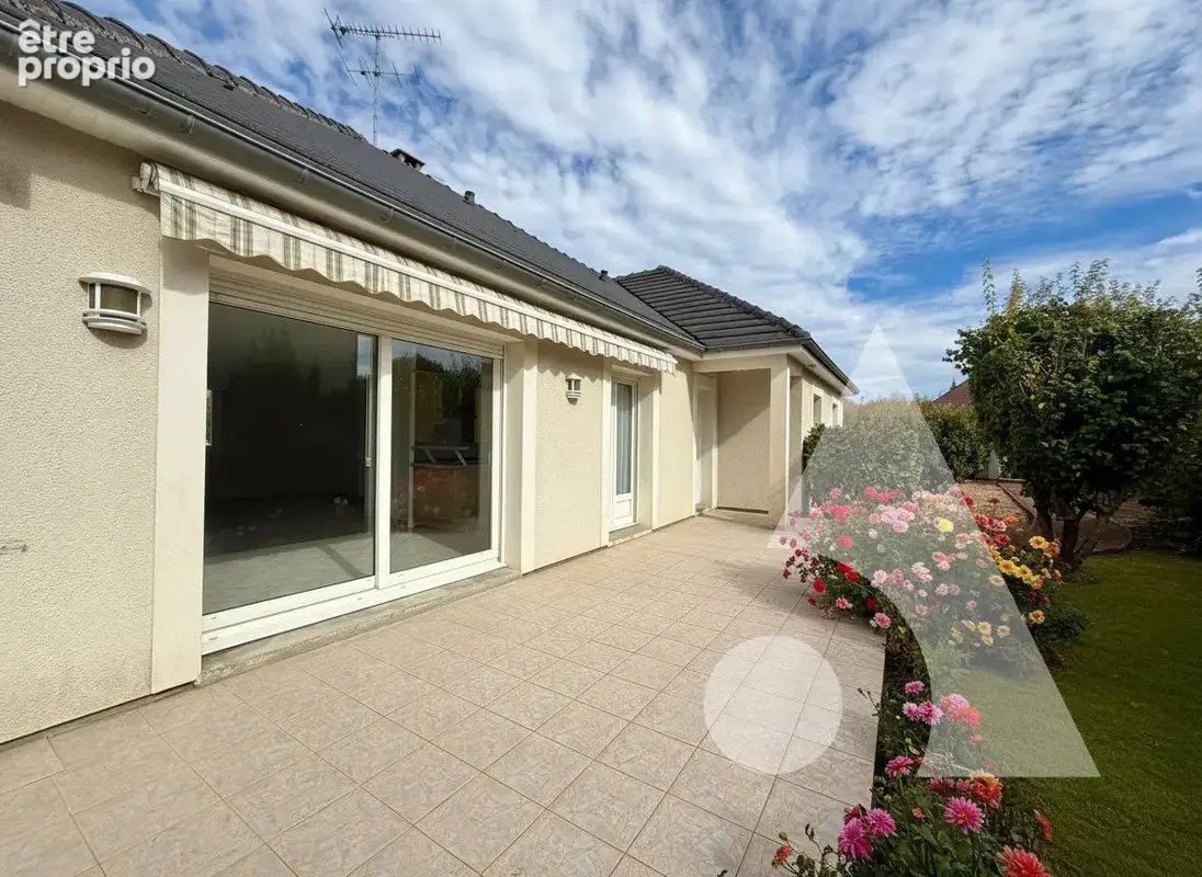Maison de plain-pied à Saint Julien Les Villas 5 pièces116 m2 - photo 10
