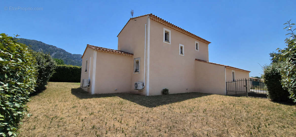 Maison à ROBION
